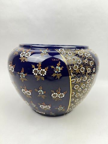 Cache-pot en porcelaine de Limoges décor émaillé or et fleurs relief bleu de Four