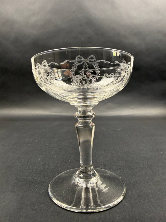 Suite de 6 coupes à champagne en cristal gravé, lot n°2