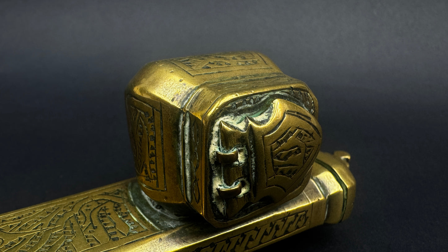 Divit qalamdan, encrier de voyage oriental XIXe bronze gravé 21,5 cm