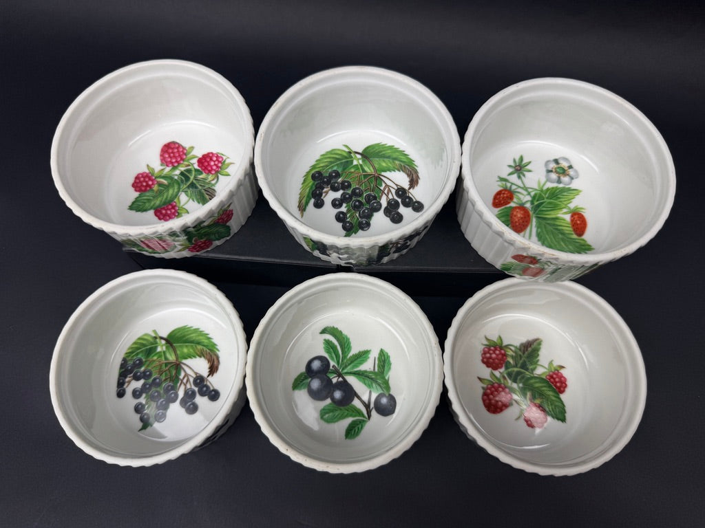 6 ramequins Porcelaine de Paris décor Les Fruits Sauvages