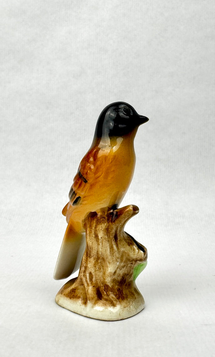 Petit oiseau en porcelaine peinte – modèle vintage anglais