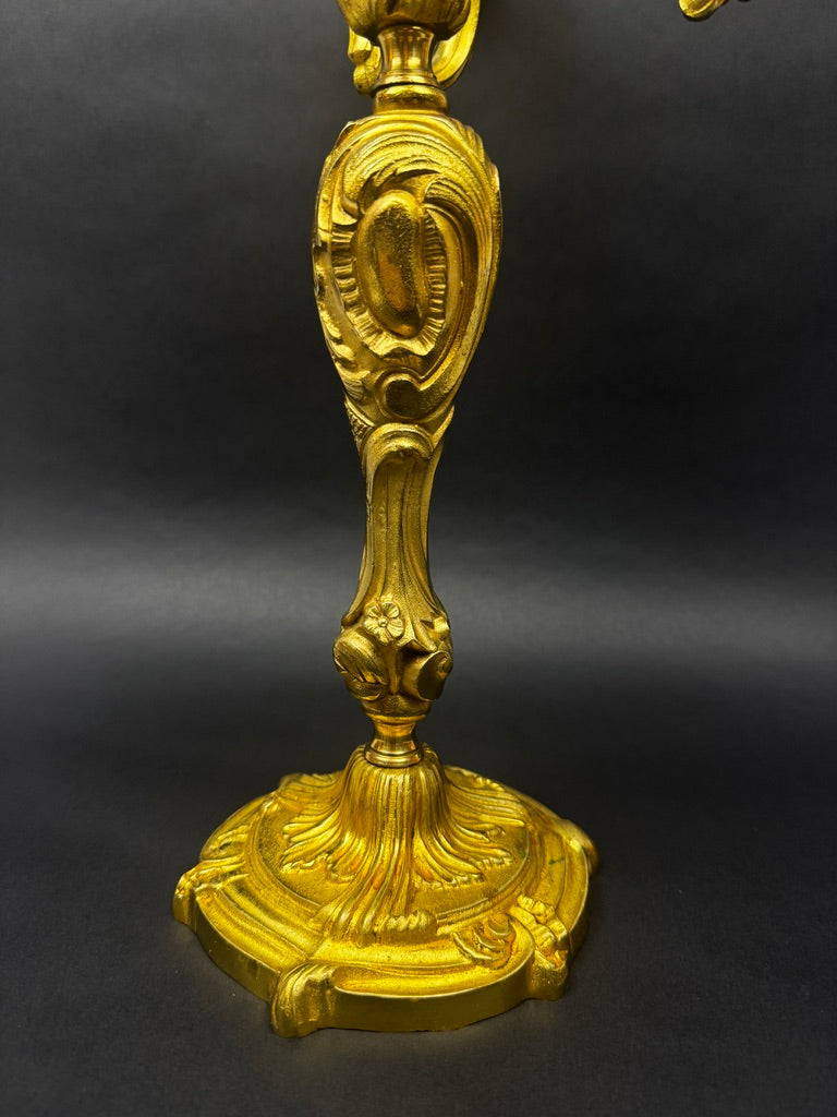 Candélabre à cinq lumières bronze doré style Louis XV rocaille XIXe
