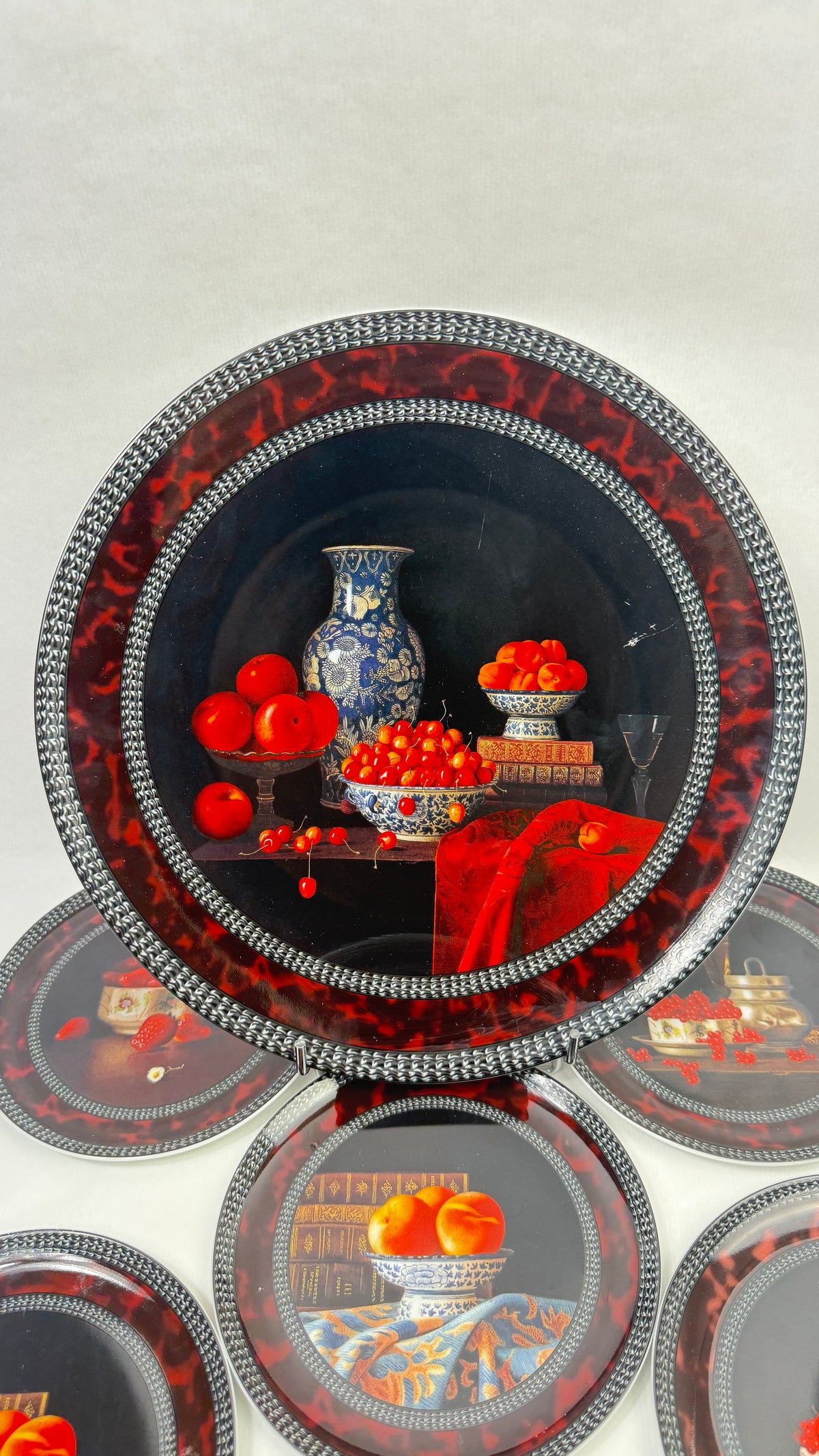 Bernardaud Limoges Ensemble « Fruits rouges » par Jean-Claude Chauray, 7 pièces