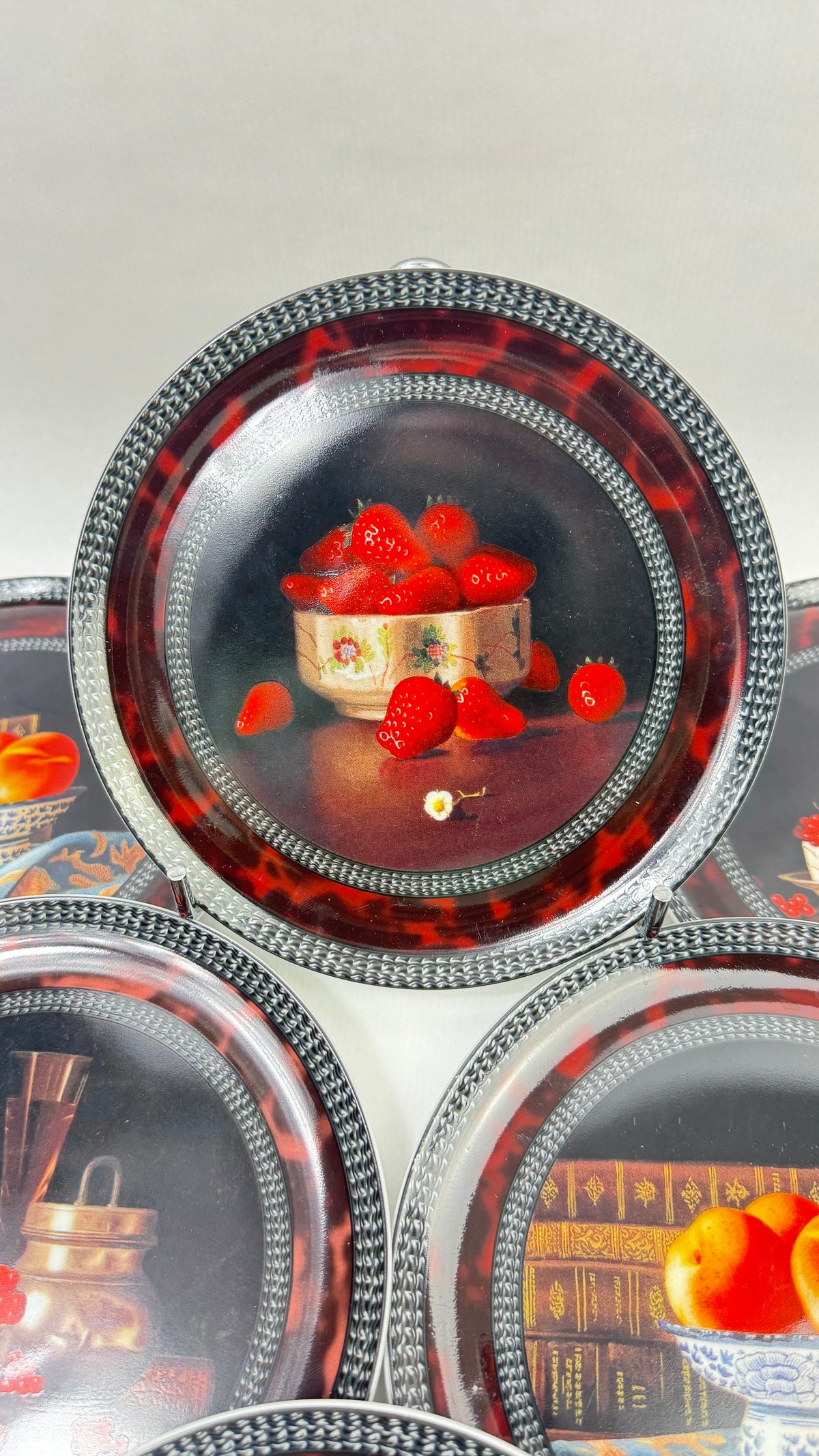 Bernardaud Limoges Ensemble « Fruits rouges » par Jean-Claude Chauray, 7 pièces
