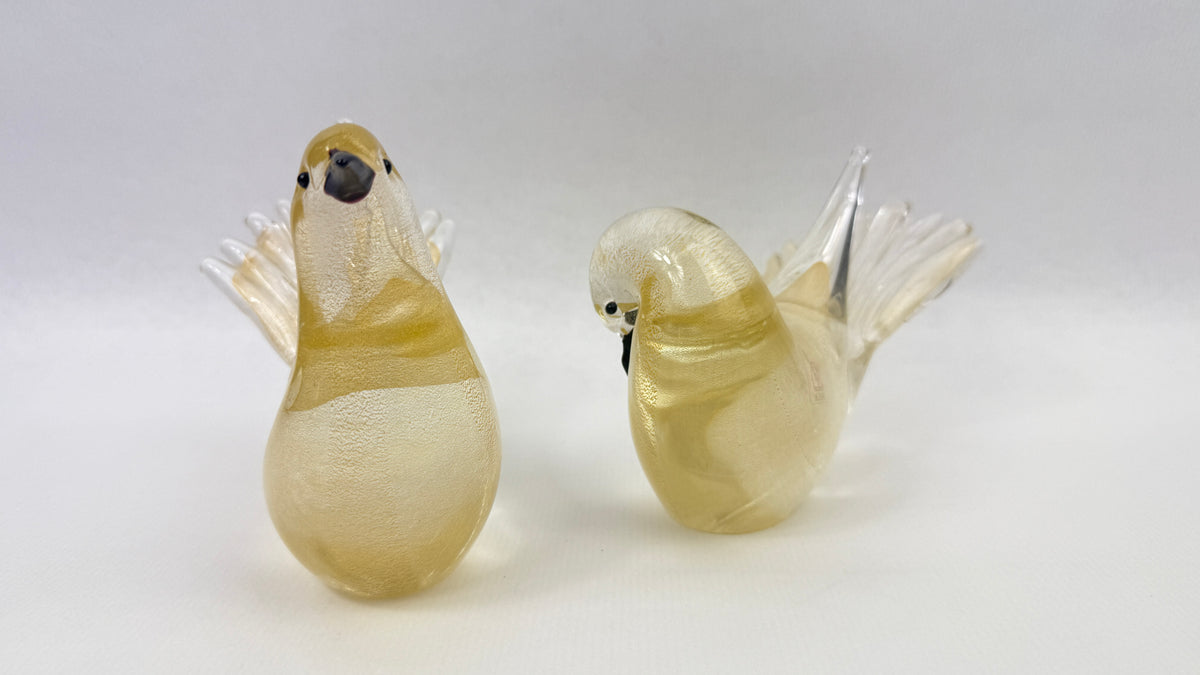 Paire de colombes en verre de Murano feuille d'or signées Formia