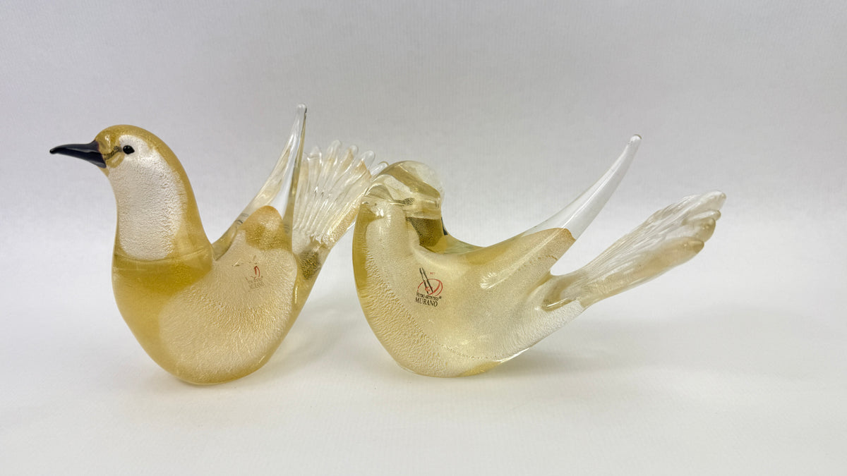 Paire de colombes en verre de Murano feuille d'or signées Formia