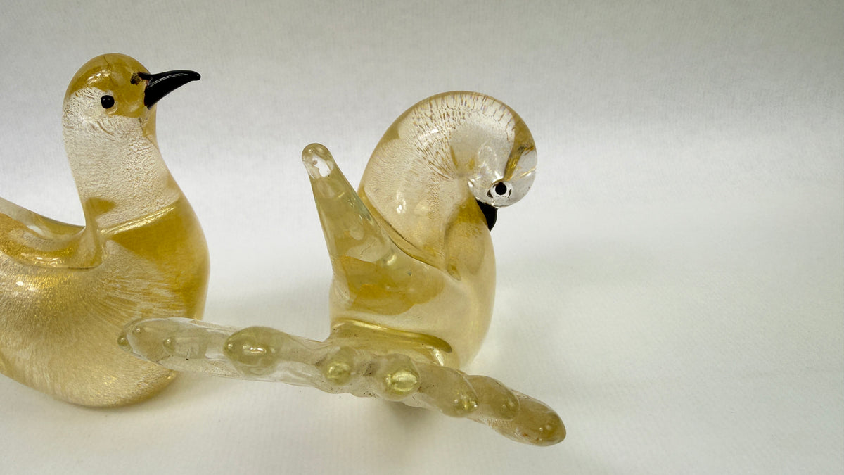Paire de colombes en verre de Murano feuille d'or signées Formia