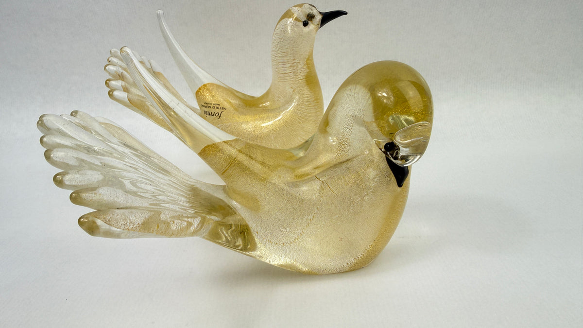 Paire de colombes en verre de Murano feuille d'or signées Formia
