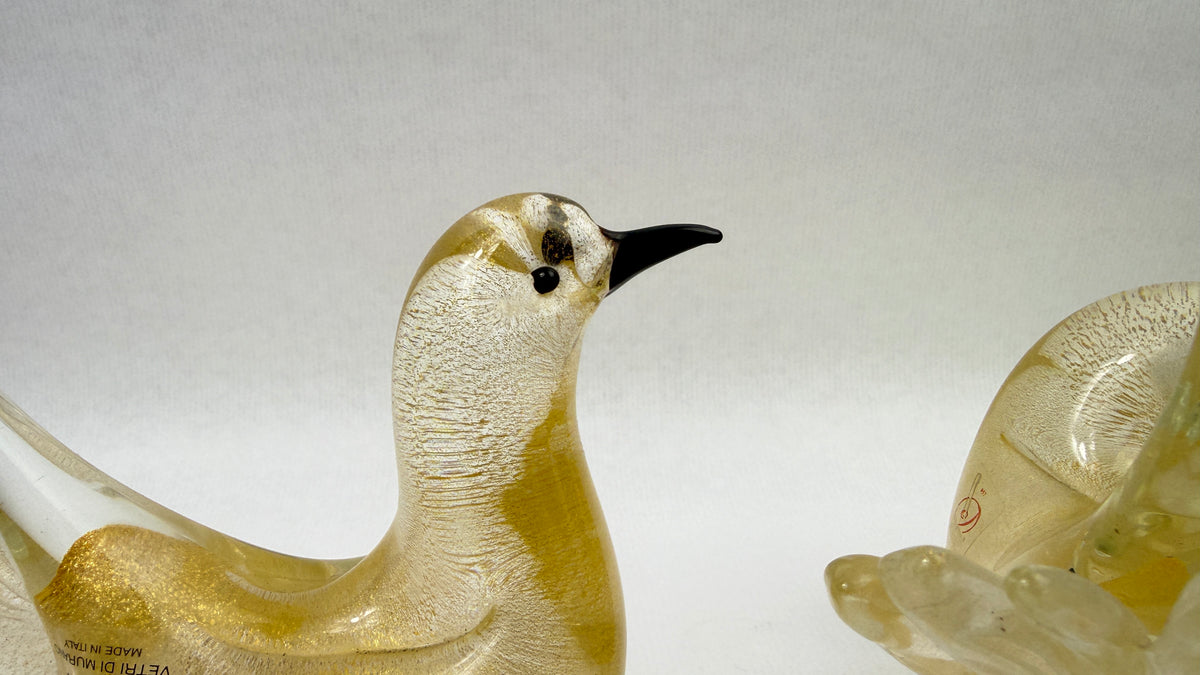 Paire de colombes en verre de Murano feuille d'or signées Formia