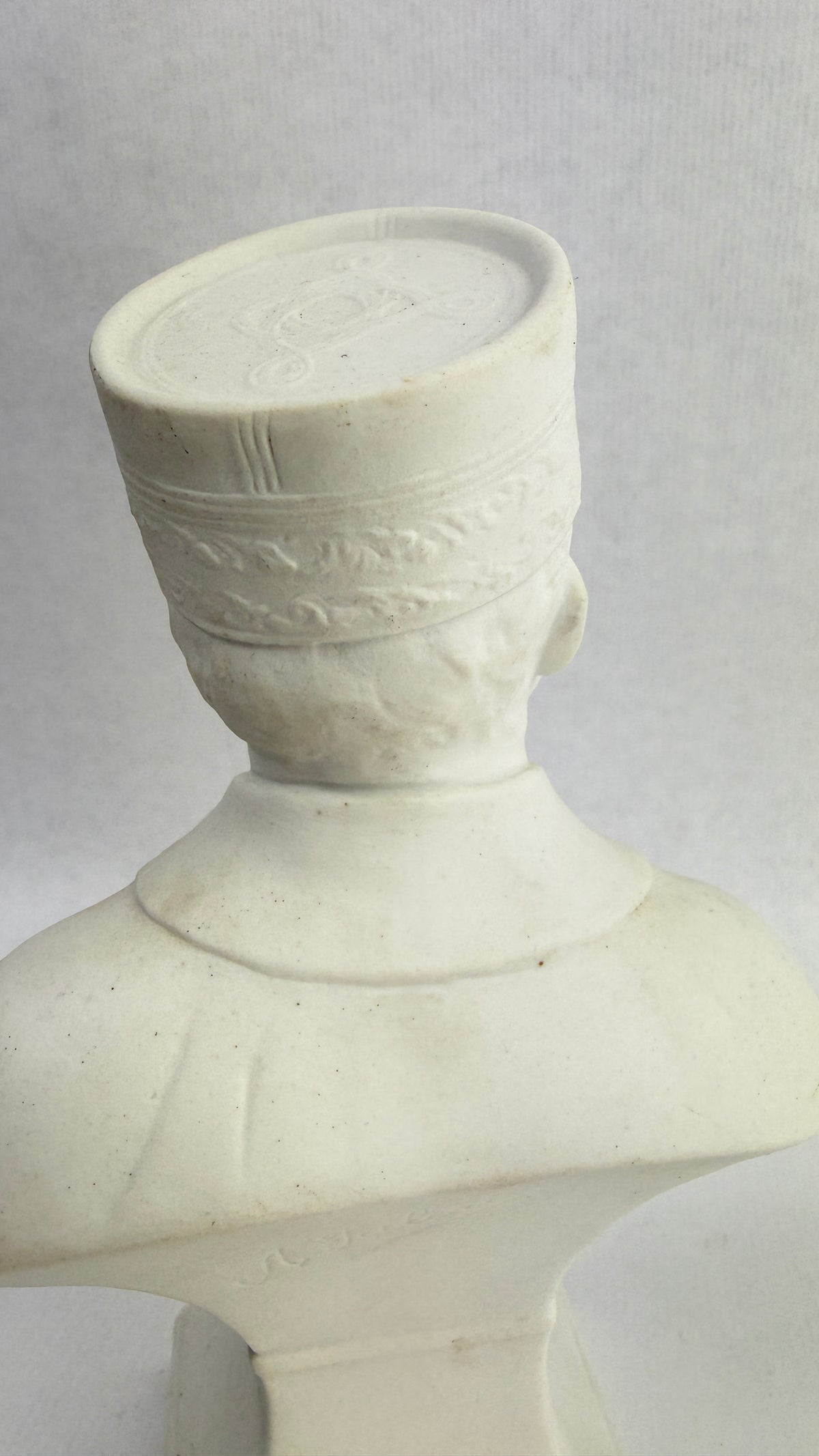 Buste du Général Joffre biscuit de porcelaine de Limoges signé Falieri