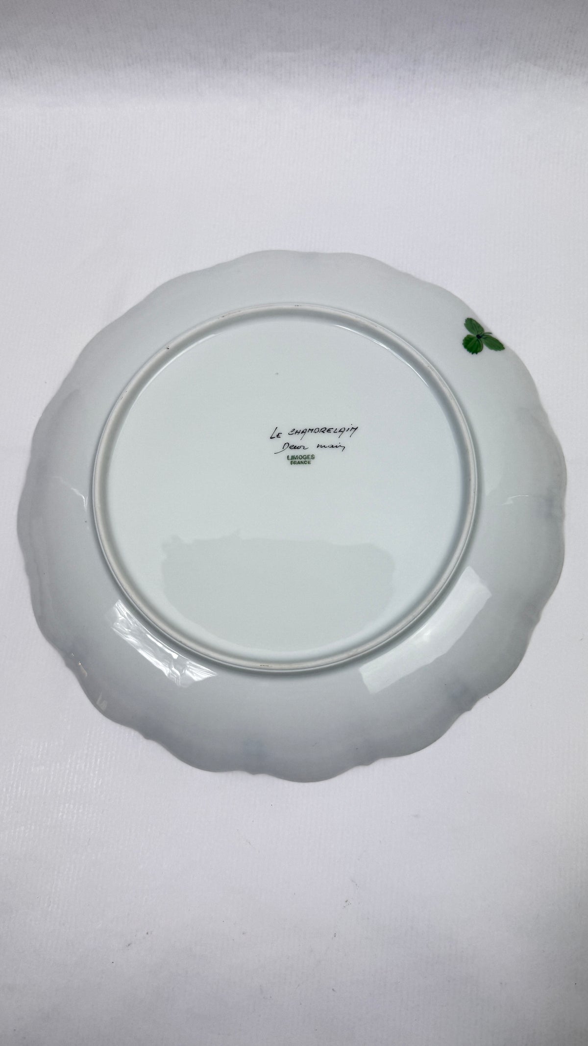6 assiettes plates 25 cm porcelaine de Limoges Le Chambrelain, décor fraises des bois