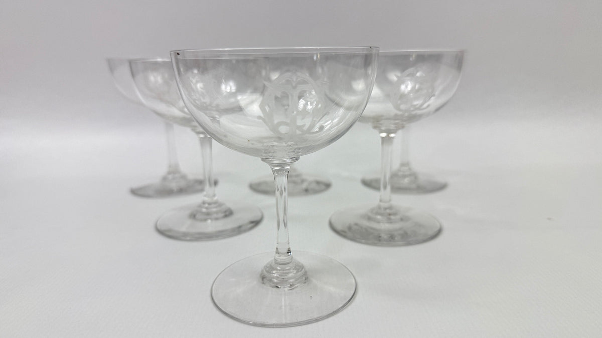 Ensemble de six coupes à champagne au chiffre FQ