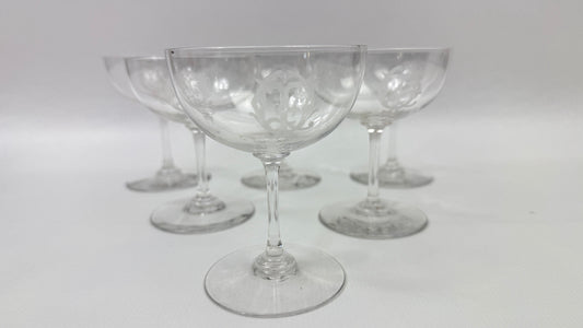 Ensemble de six coupes à champagne au chiffre FQ