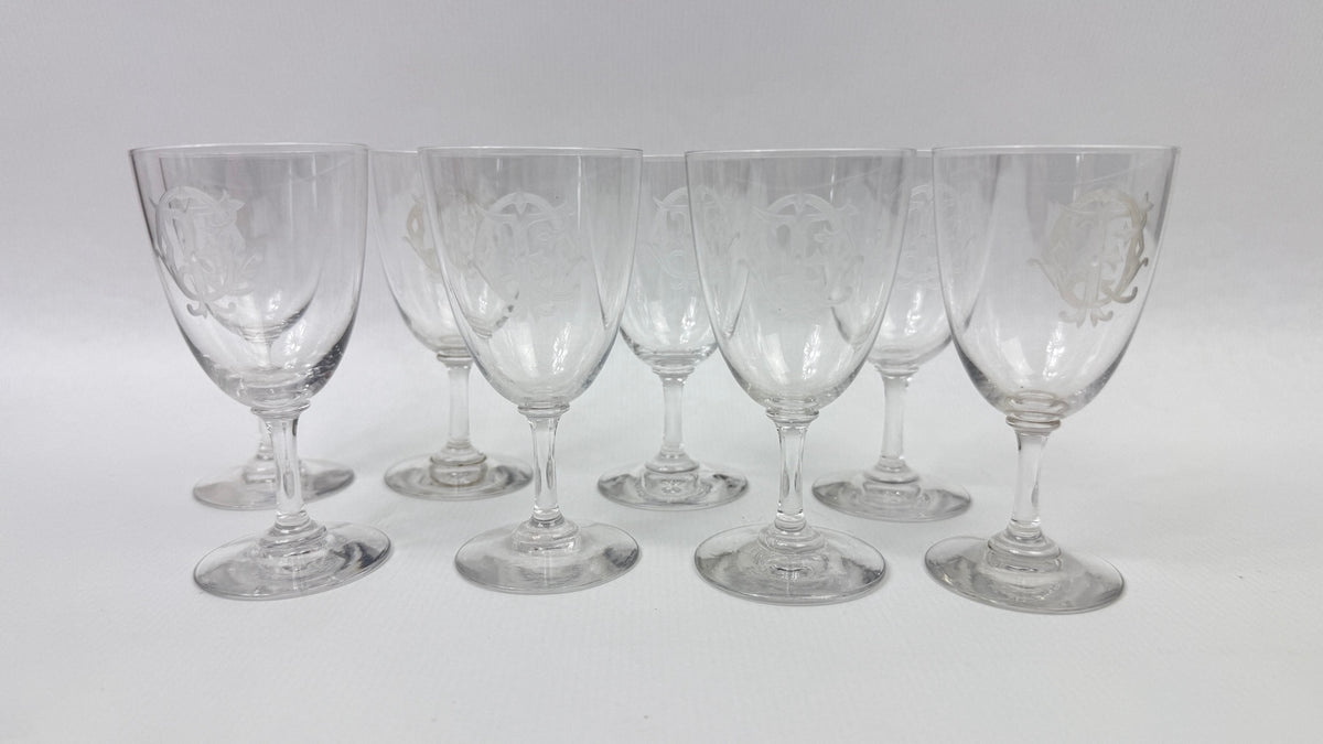 Ensemble de huit verres à porto anciens au chiffre FQ