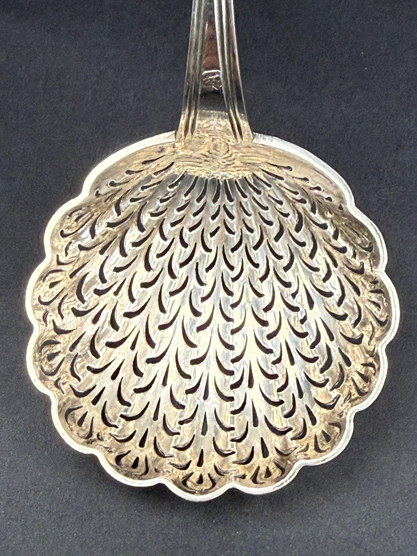Saupoudreuse en argent massif Association des Orfèvres 1793-1794