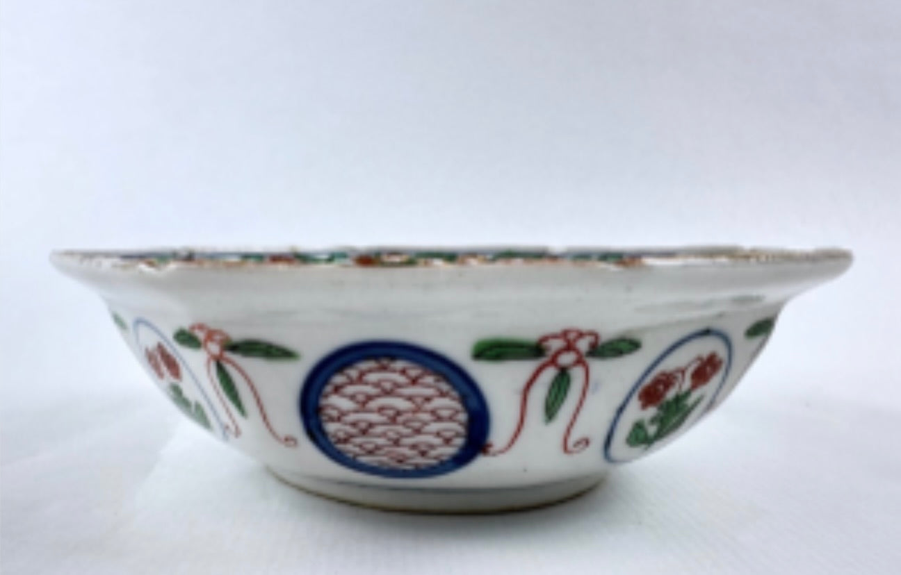 Coupe octogonale sur talon en porcelaine polychrome Décor Imari