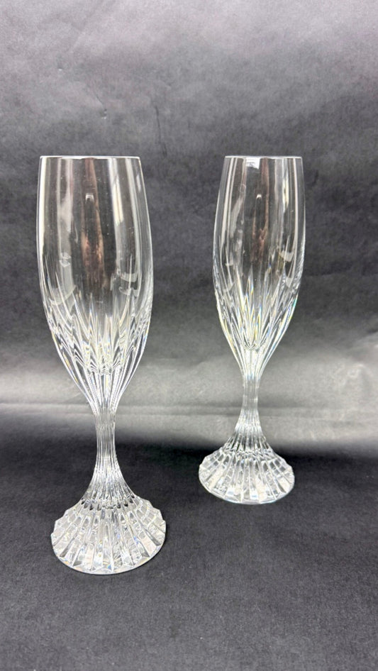 Suite de 2 flûtes à champagne Baccarat modèle Masséna