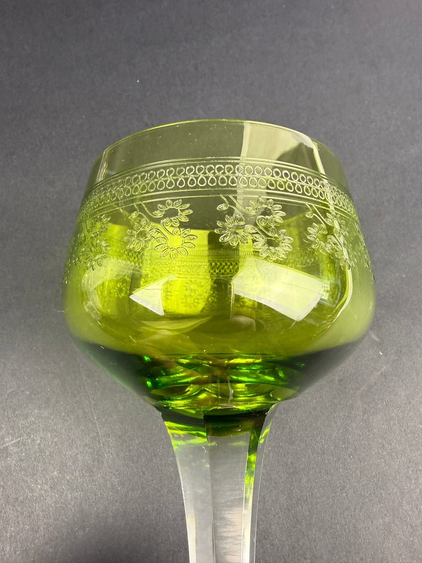 2 verres vin Rhin cristal vert grave XIXe style Baccarat Pompadour