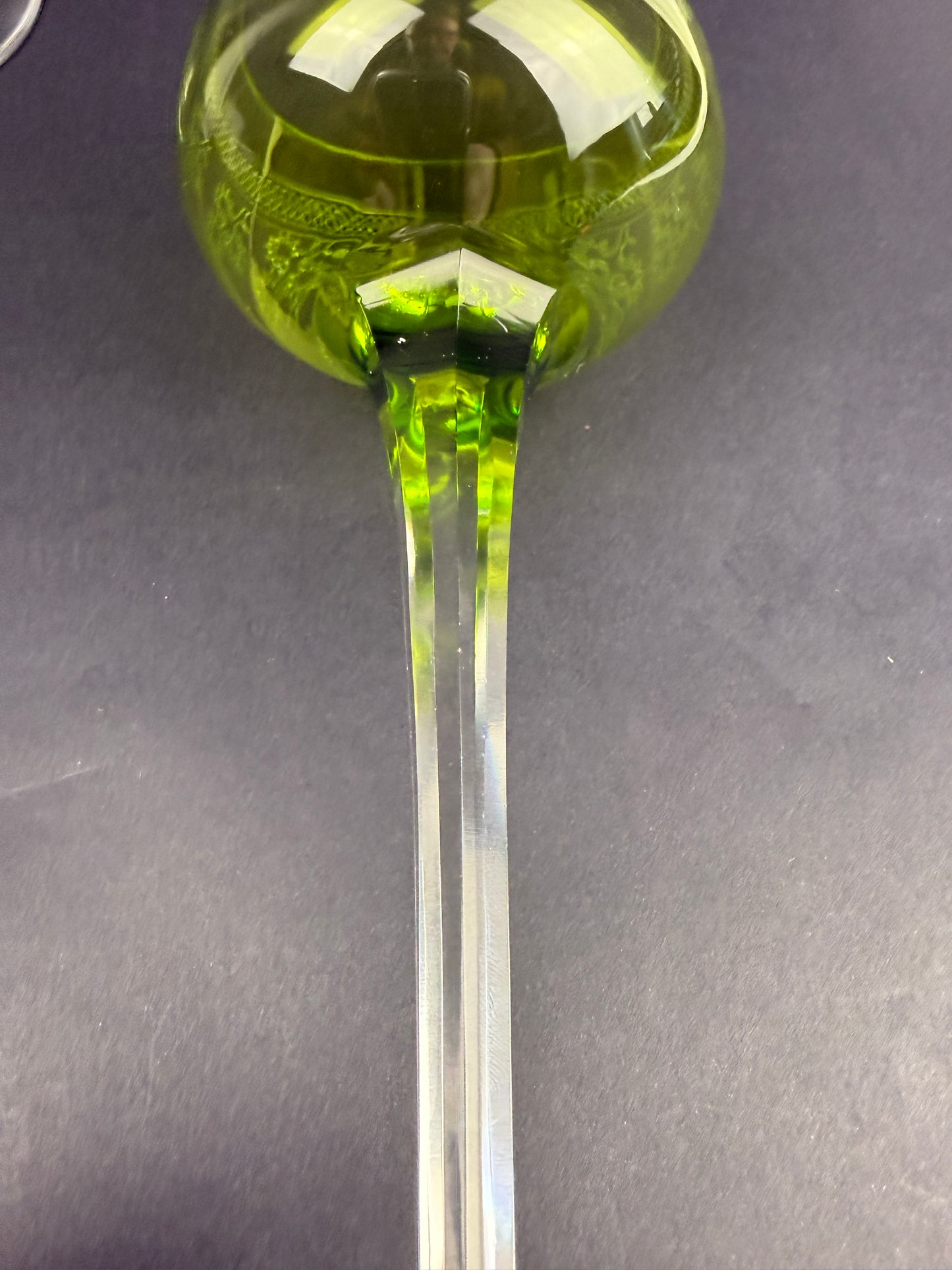 2 verres vin Rhin cristal vert grave XIXe style Baccarat Pompadour