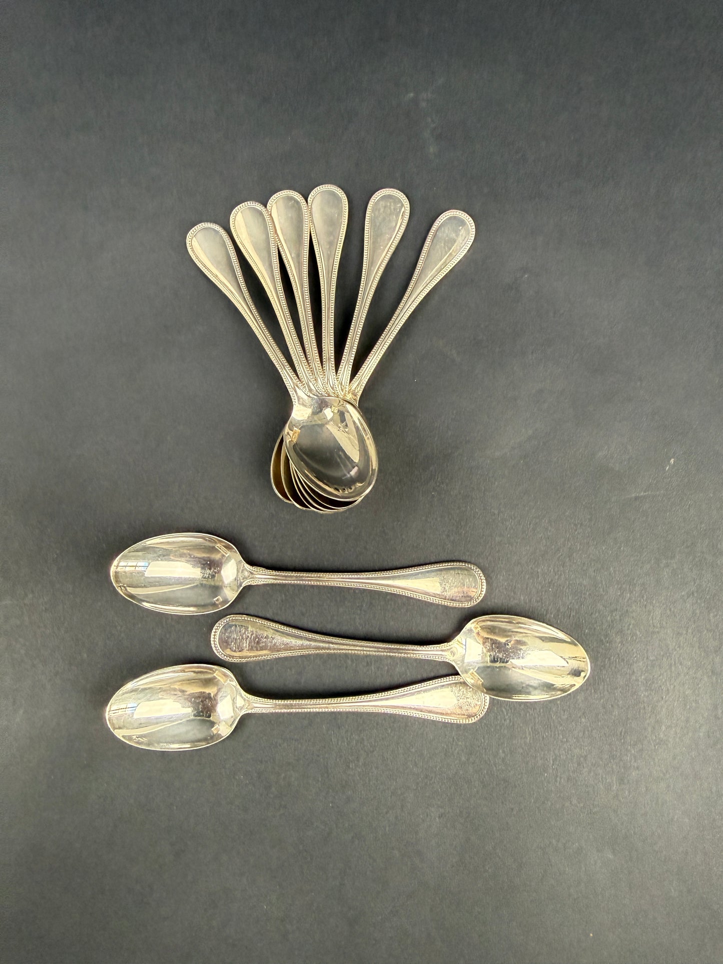 Christofle, suite de 9 cuillères à moka modèle perles