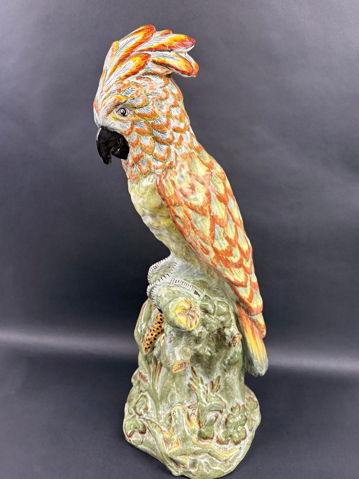 DELFT, IMPORTANT PERROQUET EN FAÏENCE POLYCHROME MARQUE APK