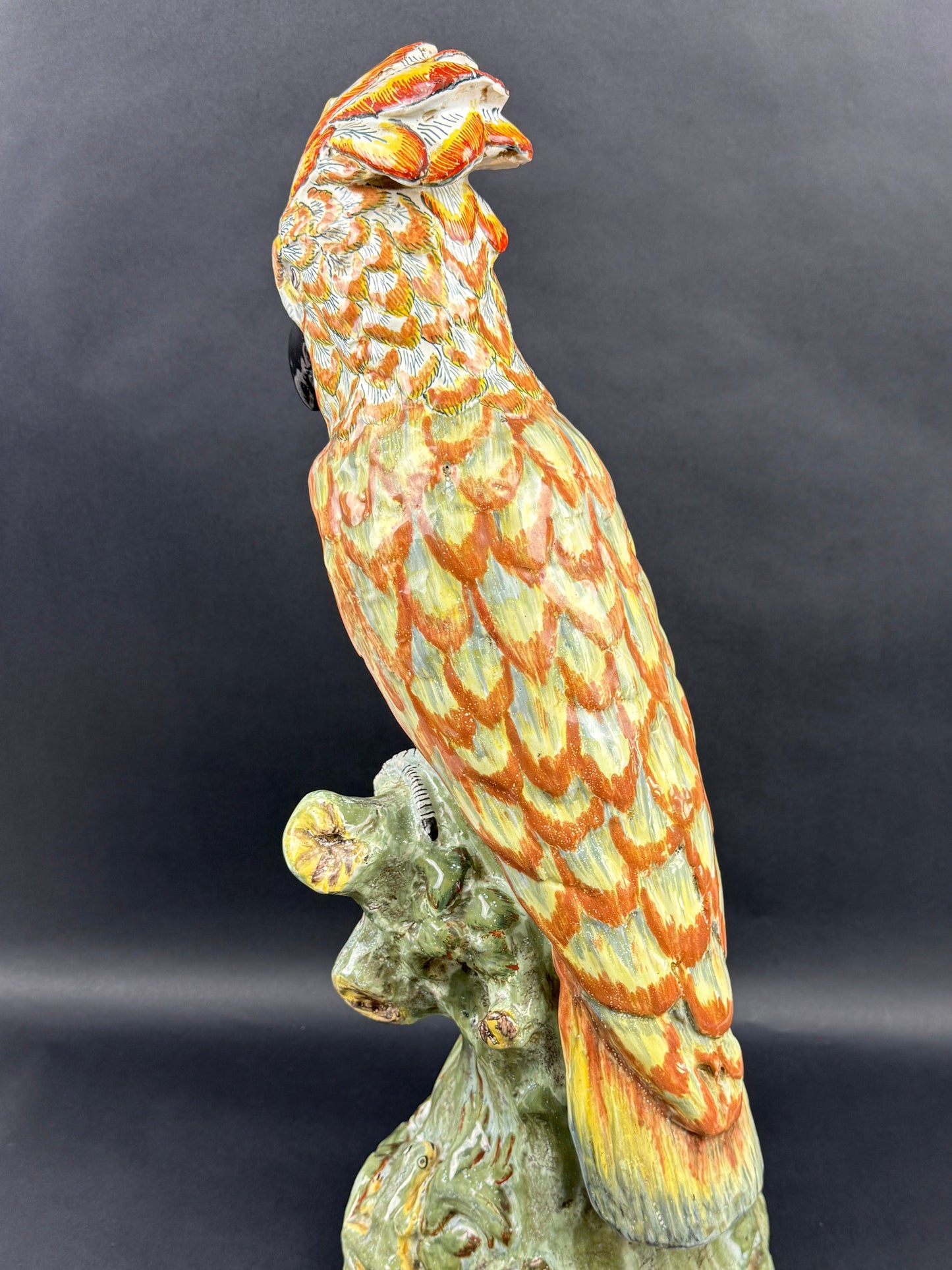 DELFT, IMPORTANT PERROQUET EN FAÏENCE POLYCHROME MARQUE APK