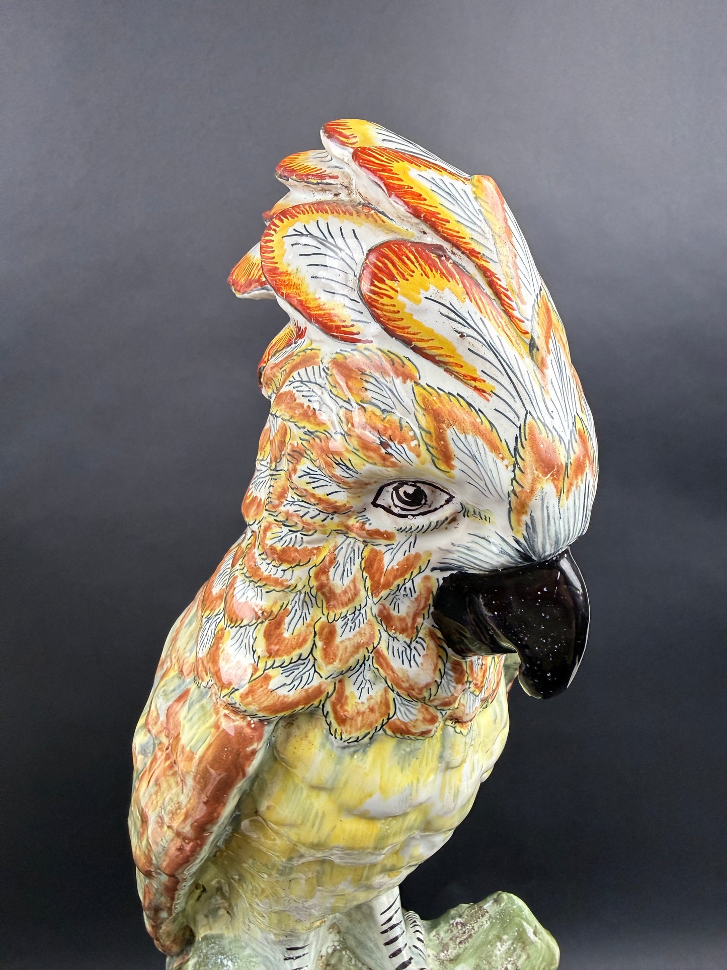 DELFT, IMPORTANT PERROQUET EN FAÏENCE POLYCHROME MARQUE APK