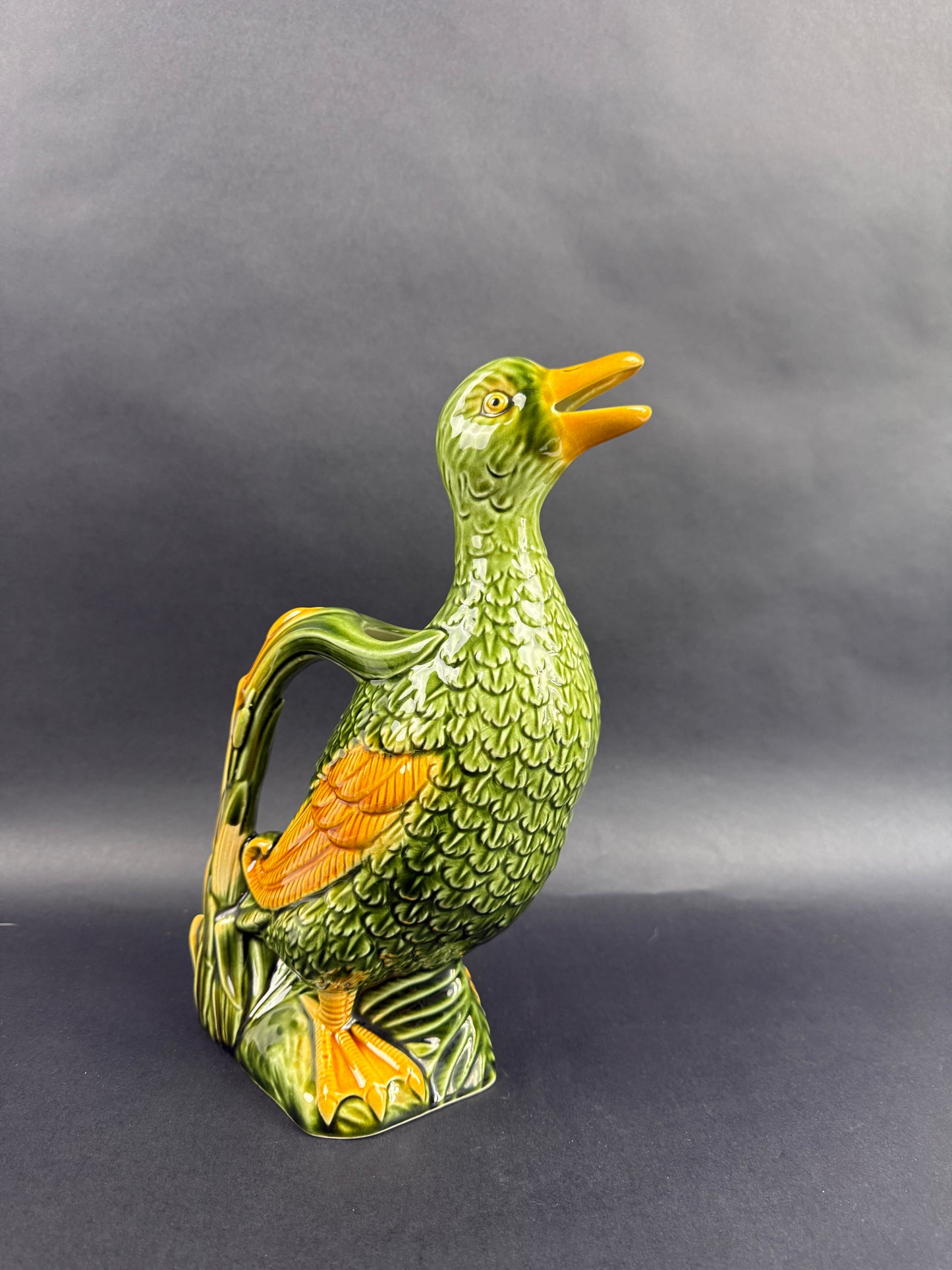 Pichel zoomorphe en barbotine, canard