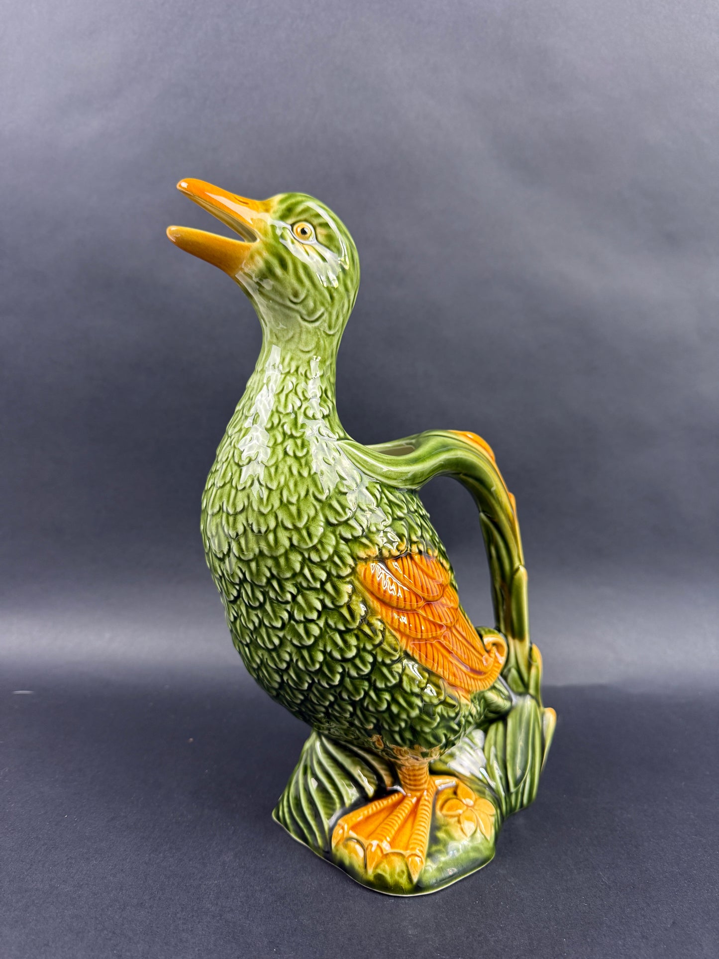 Pichel zoomorphe en barbotine, canard