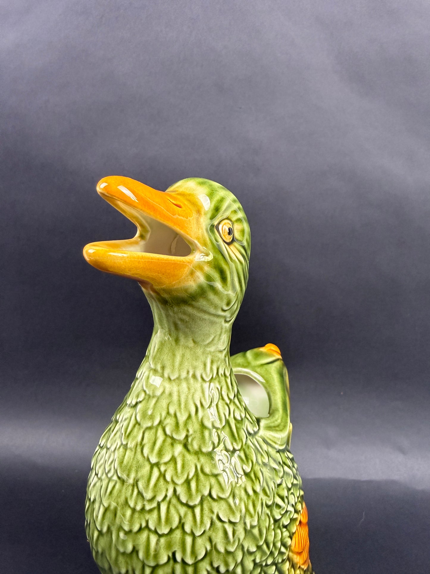 Pichel zoomorphe en barbotine, canard