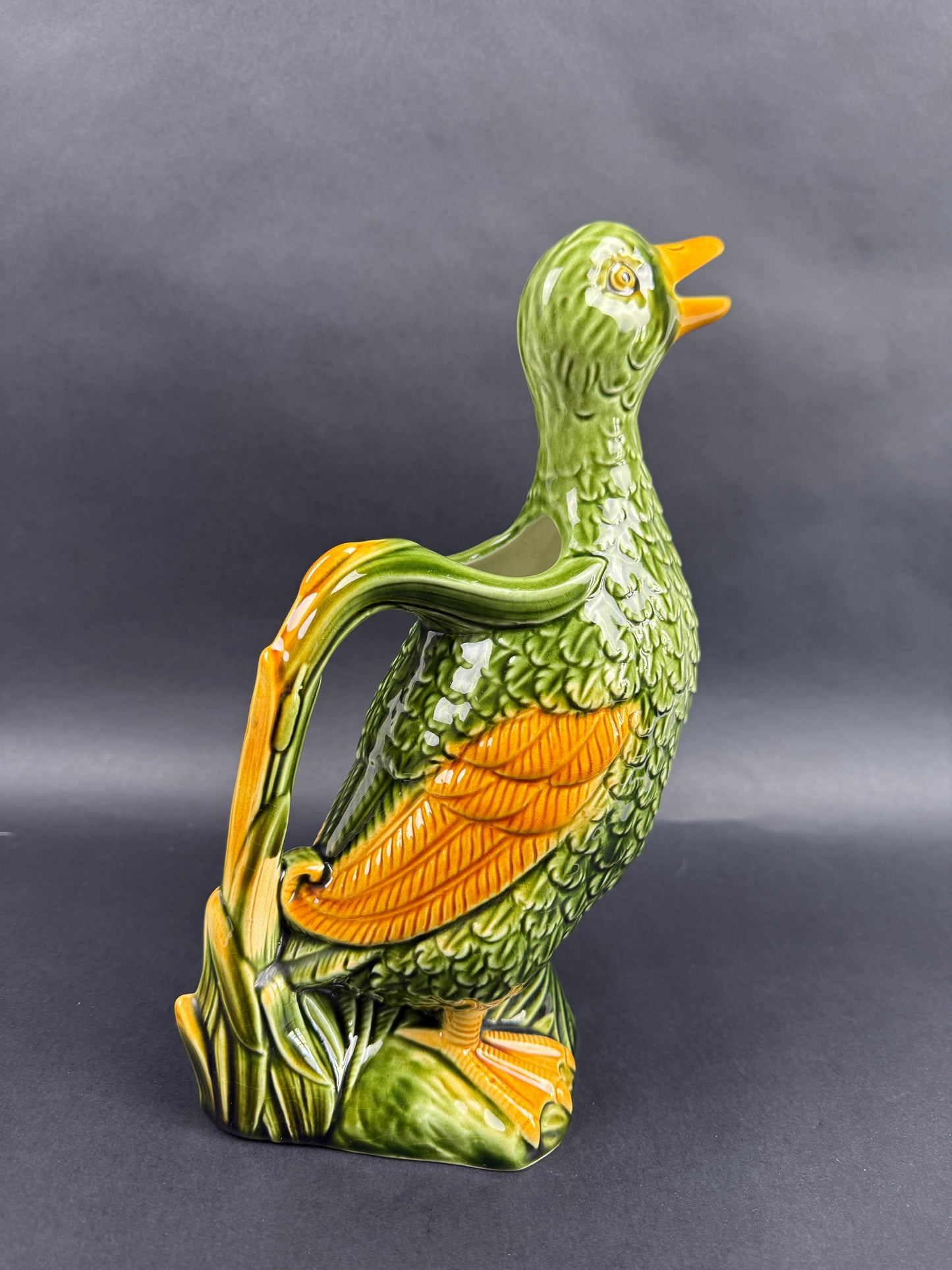 Pichel zoomorphe en barbotine, canard