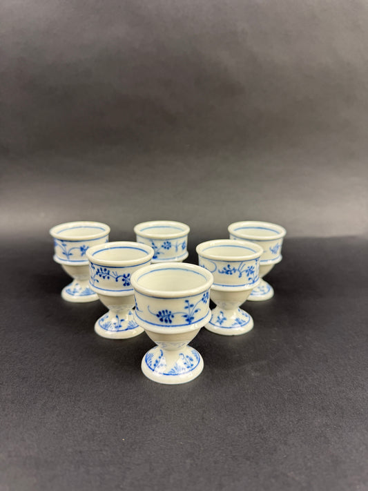 Suite de 6 coquetiers en porcelaine allemande