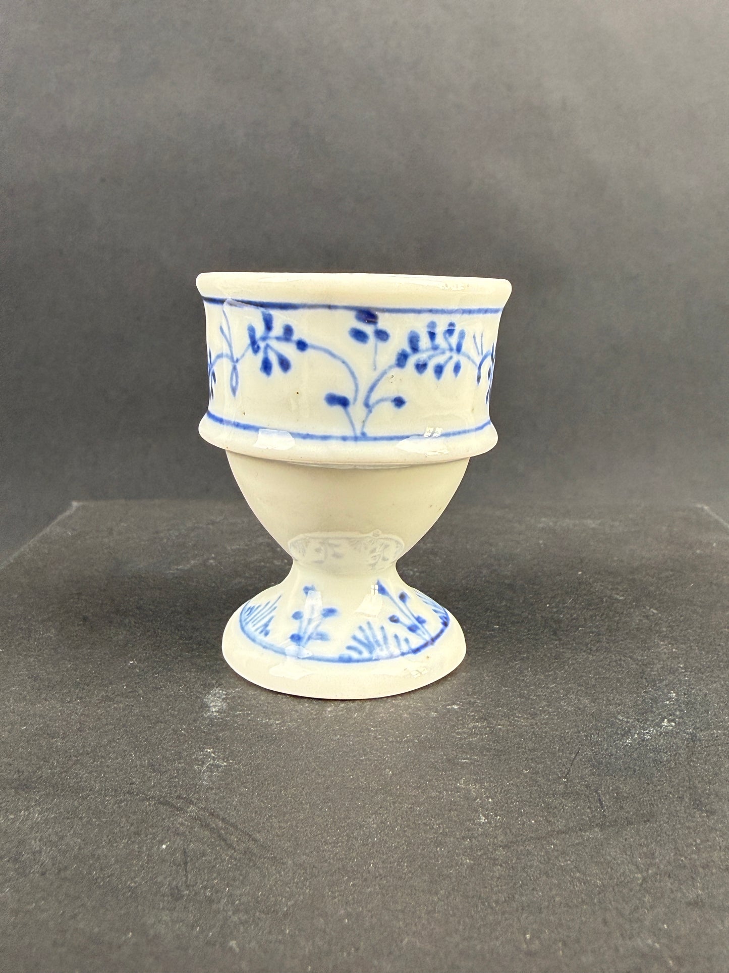Suite de 6 coquetiers en porcelaine allemande
