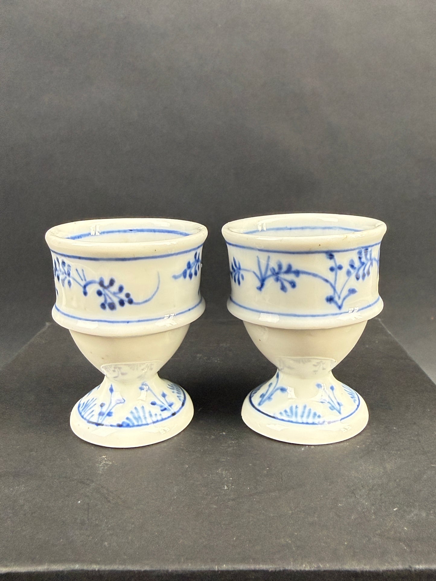 Suite de 6 coquetiers en porcelaine allemande