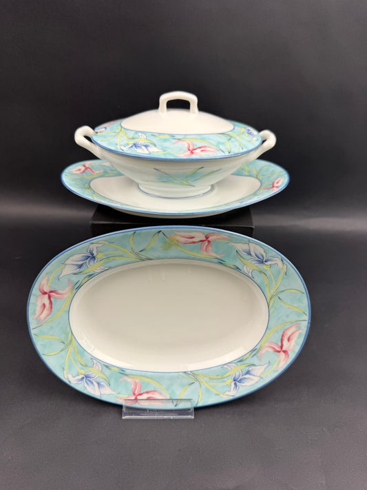 Haviland, suite de 2 pièces de forme modèle Assouan, saucière et ravier