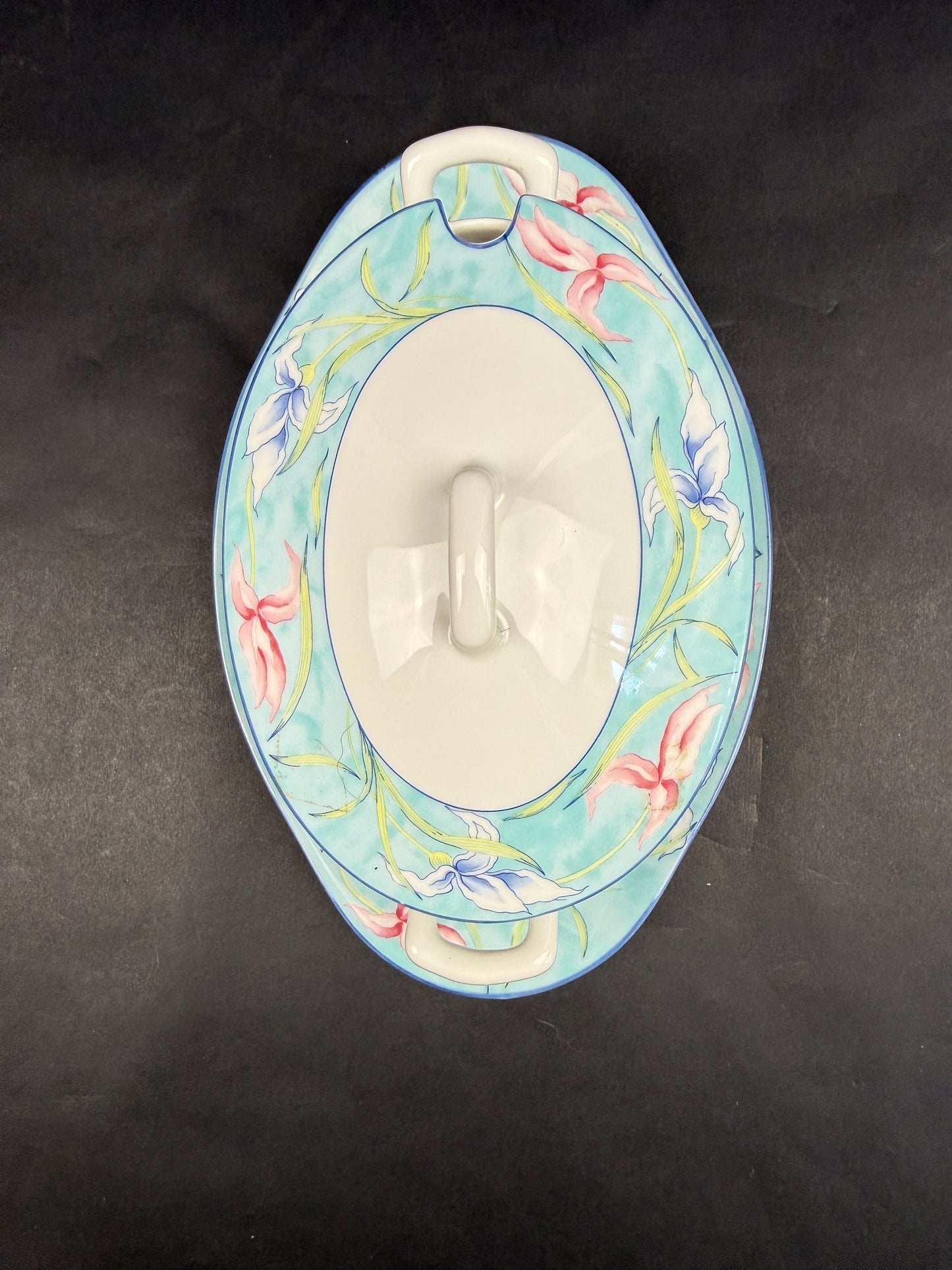 Haviland, suite de 2 pièces de forme modèle Assouan, saucière et ravier