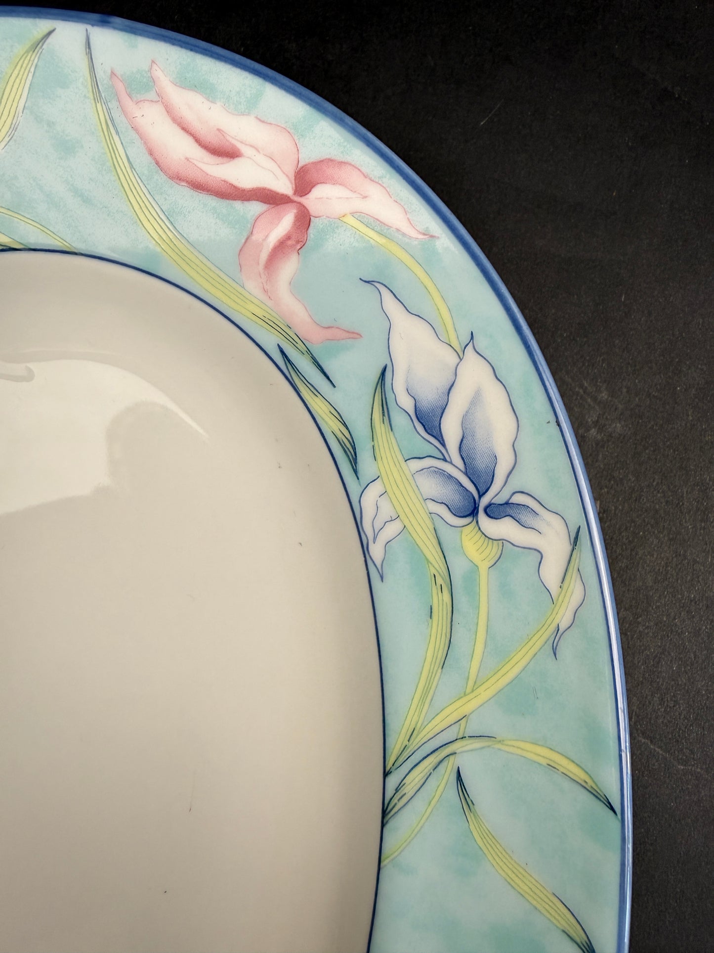 Haviland, suite de 2 pièces de forme modèle Assouan, saucière et ravier