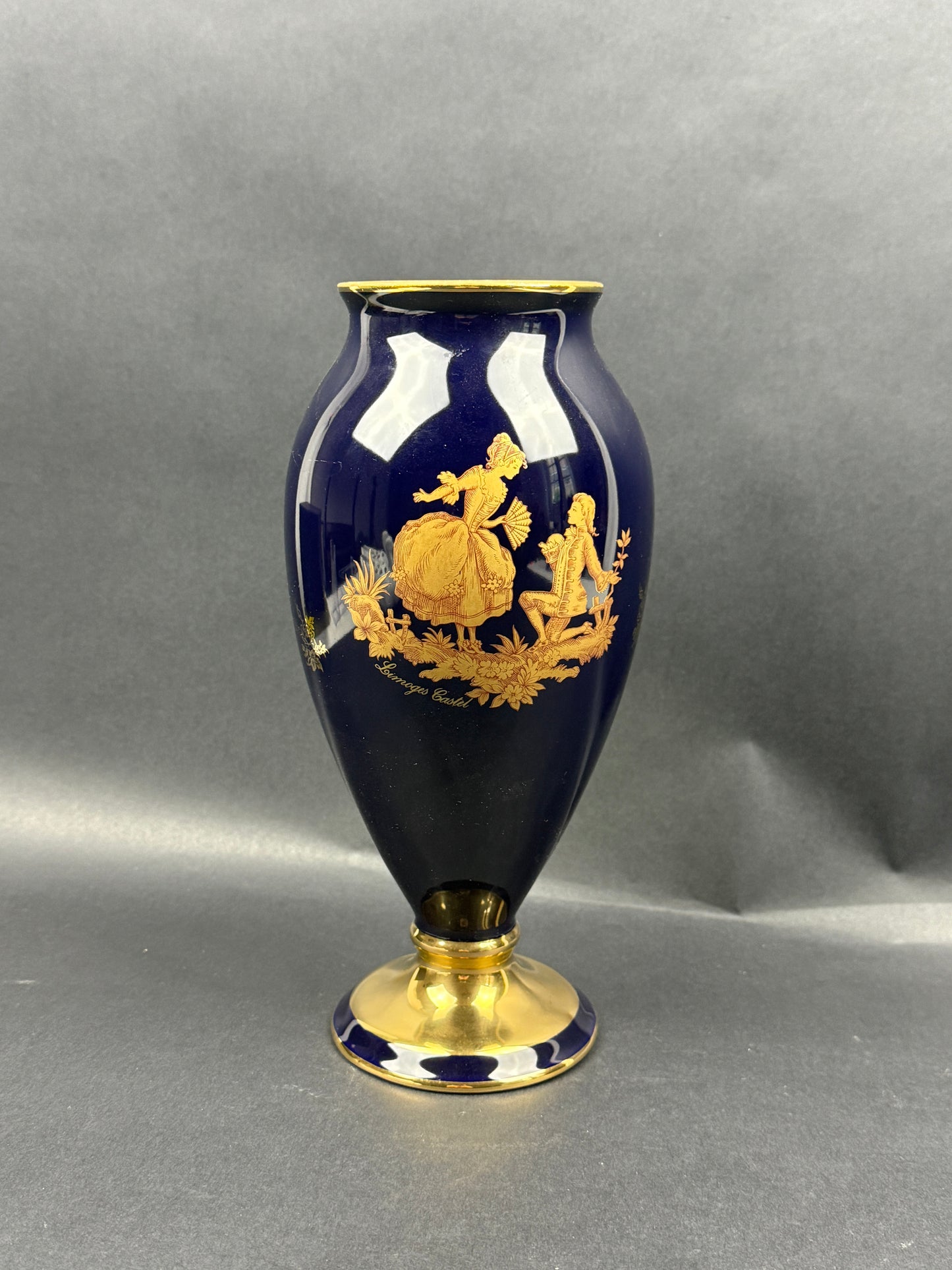 Vase en porcelaine de Limoges Castel