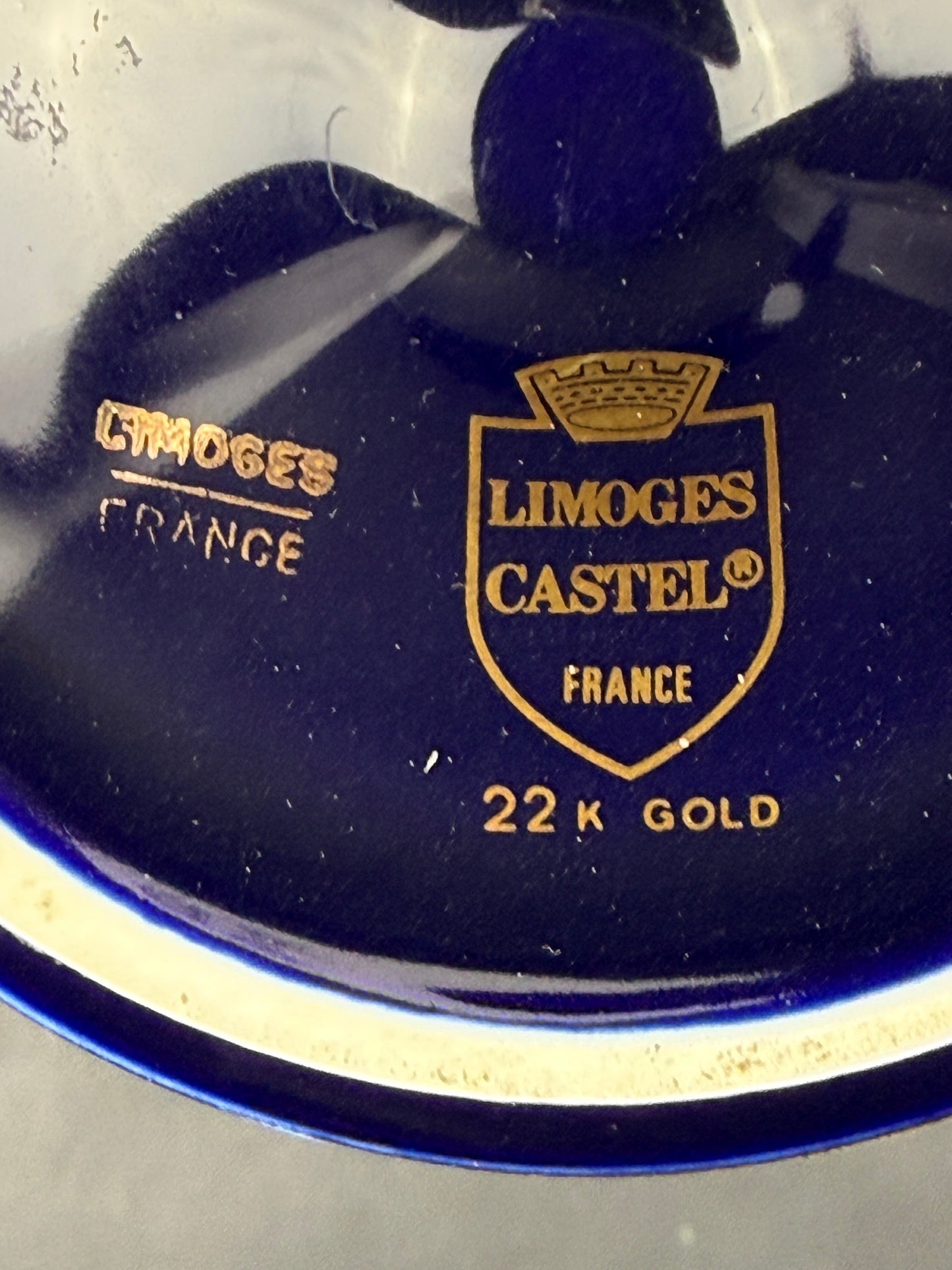 Vase en porcelaine de Limoges Castel