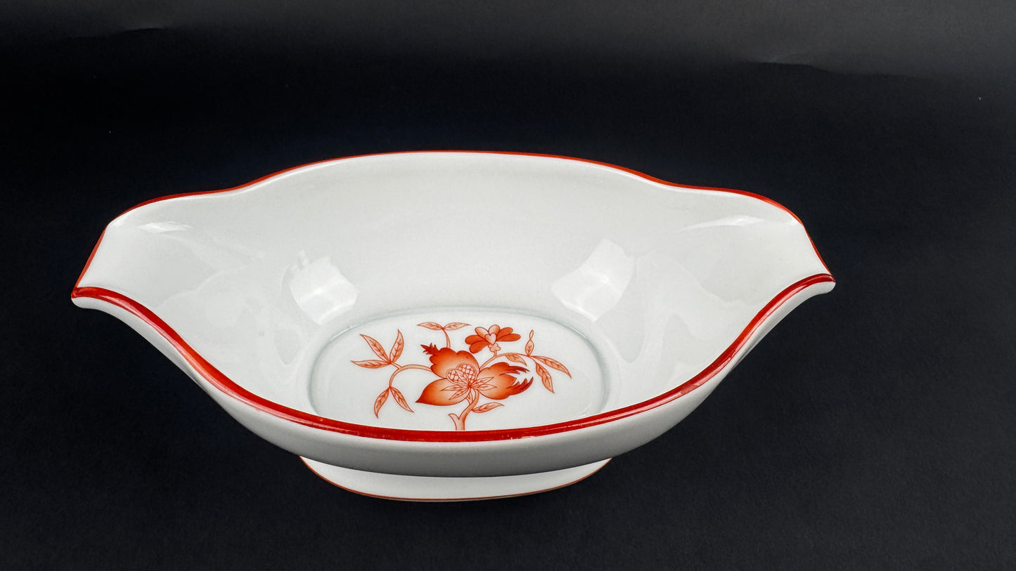 Saucière en porcelaine de Limoges, manufacture Haviland, modèle Sou-Tcheou.