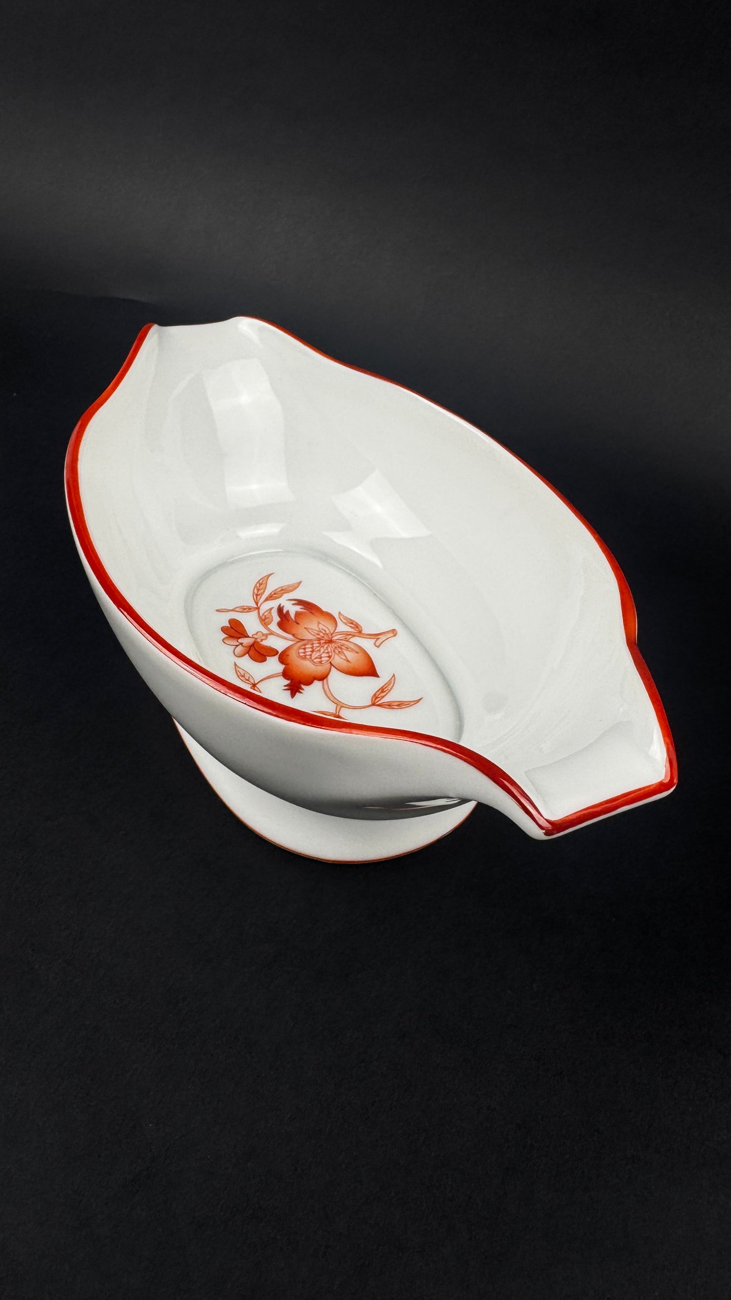 Saucière en porcelaine de Limoges, manufacture Haviland, modèle Sou-Tcheou.