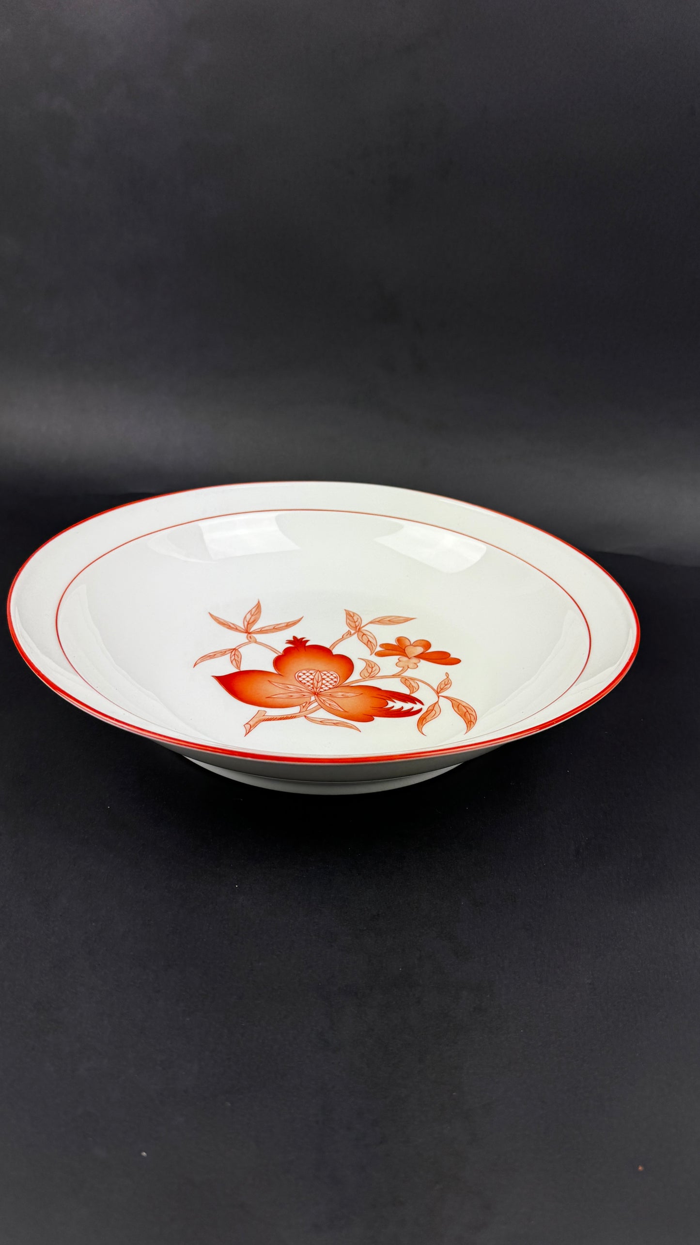 Grand plat creux en porcelaine de Limoges, manufacture Haviland, modèle Sou-Tcheou.