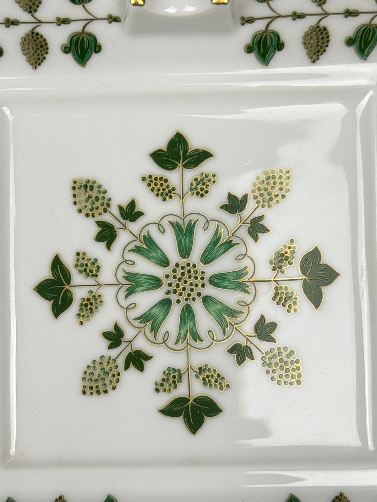 Haviland Limoges, grand cendrier en porcelaine modèle Matignon