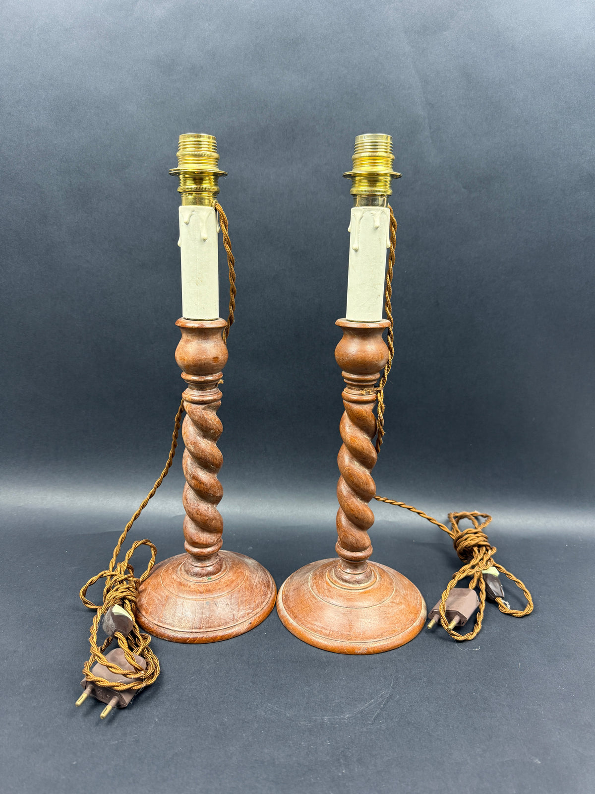 Paire de lampes anglaises en bois tourné
