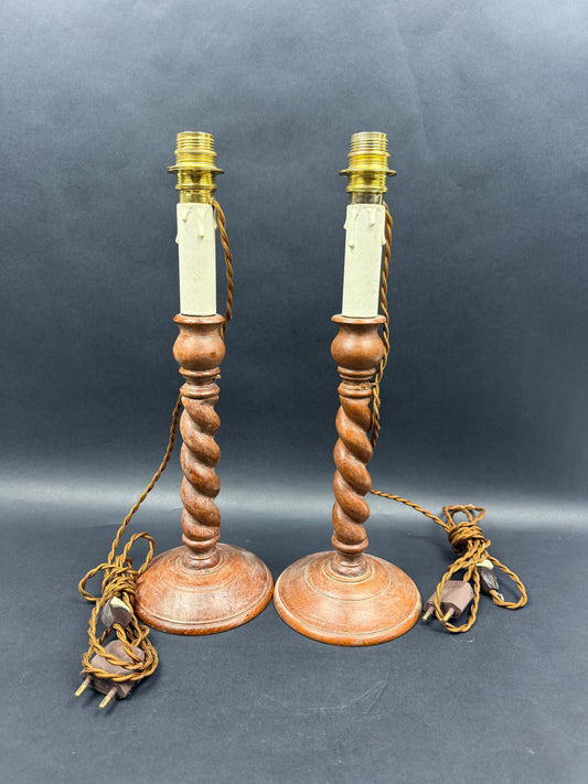 Paire de lampes anglaises en bois tourné
