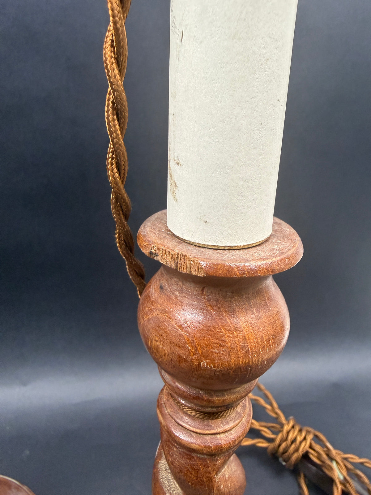 Paire de lampes anglaises en bois tourné