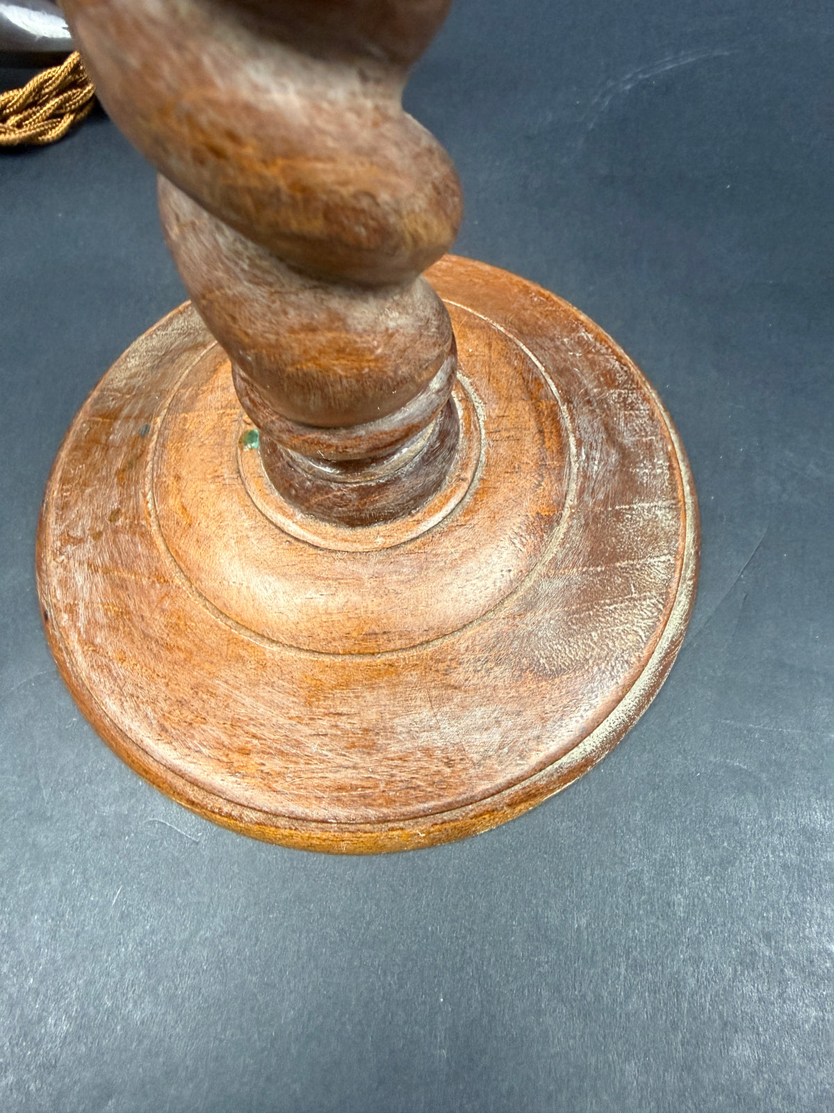 Paire de lampes anglaises en bois tourné