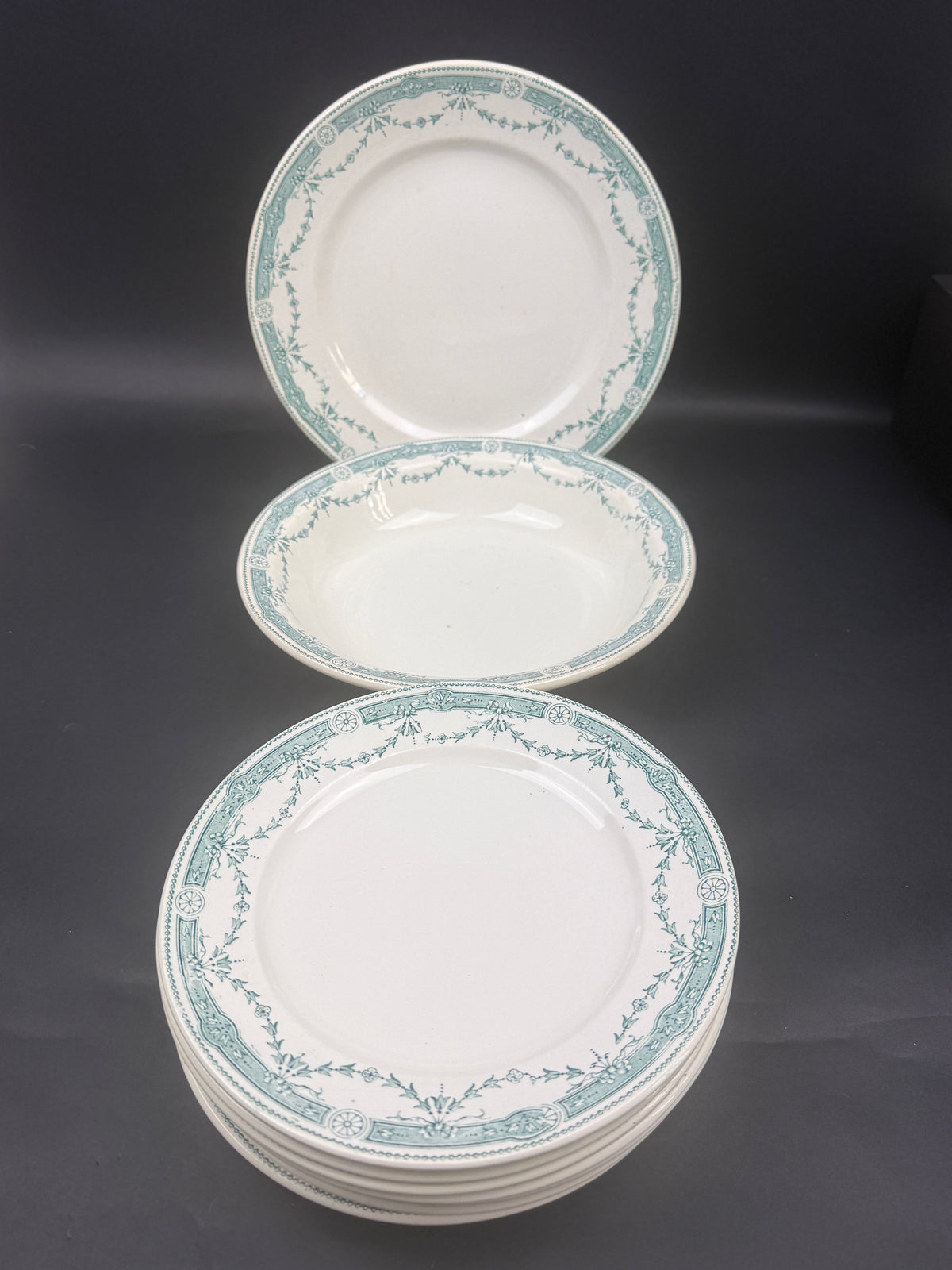 Moulin des Loups & Hamage, suite d'assiettes et plats modèle Provence