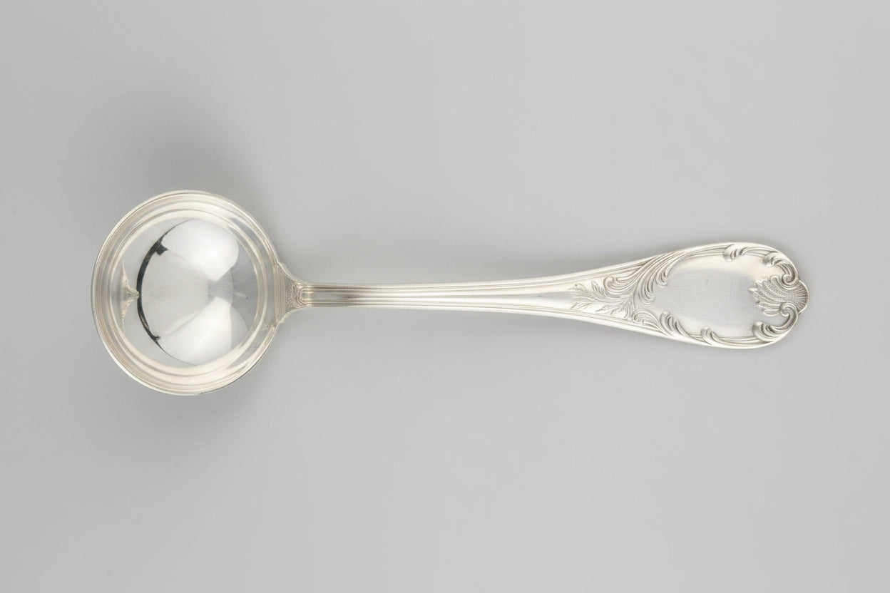 Christofle, rare cuillère à moutarde ou louche à sucre en métal argenté modèle Marly