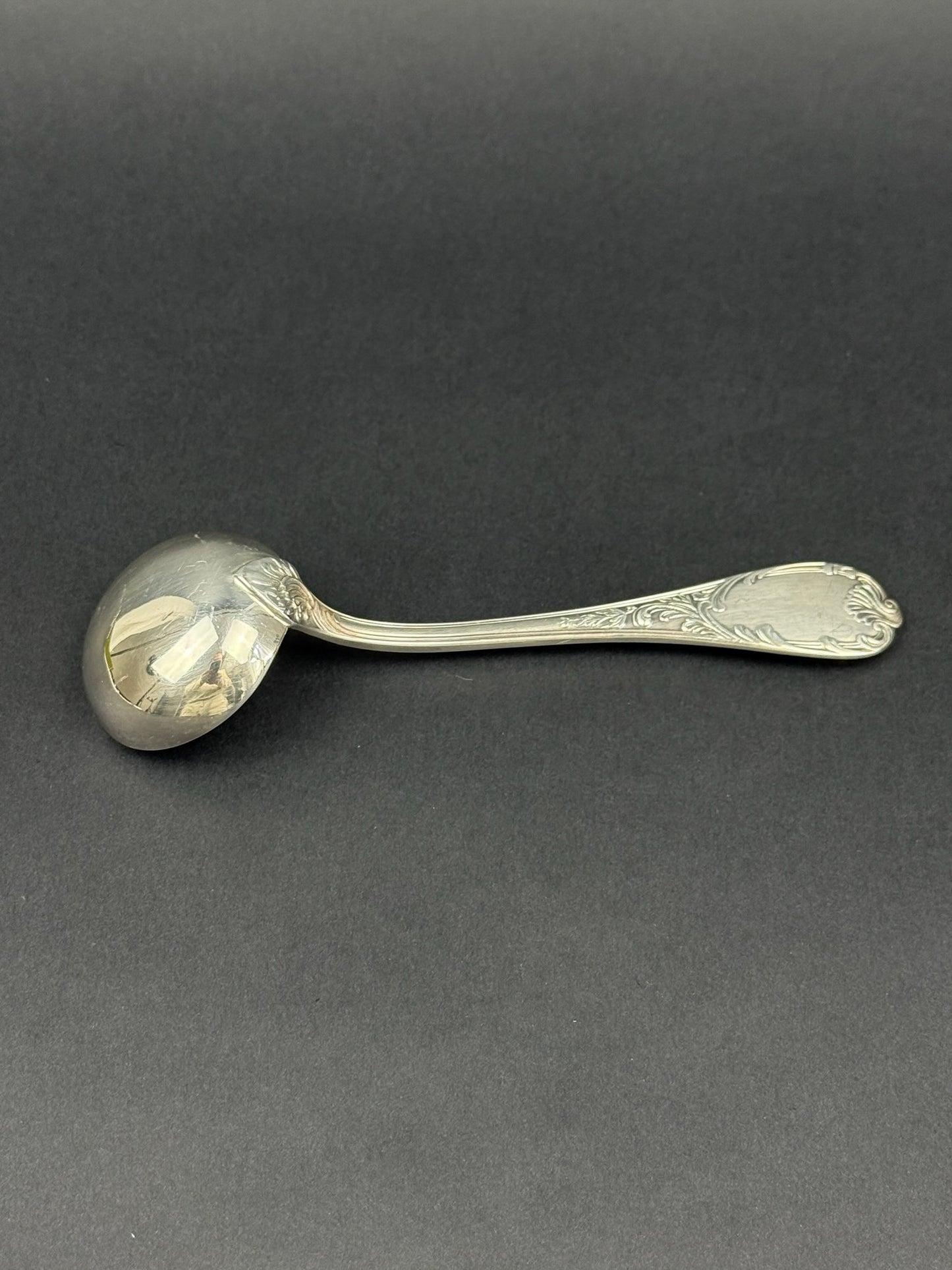 Christofle, rare cuillère à moutarde ou louche à sucre en métal argenté modèle Marly